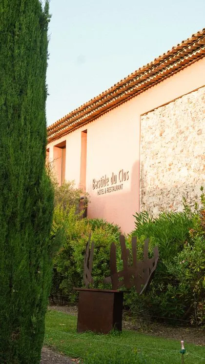 Façade de l'hôtel-restaurant Bastide du Clos